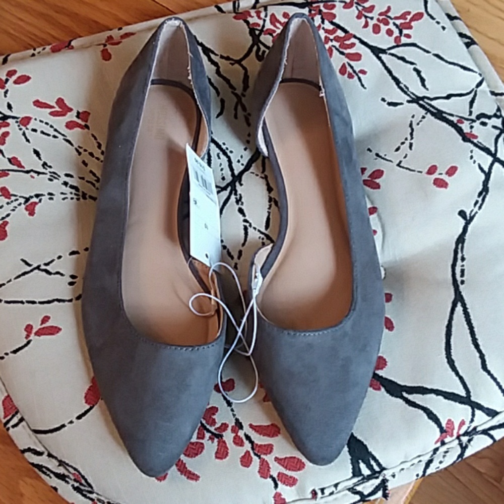 Mossimo Size 10 Grey Faux Suede Flats